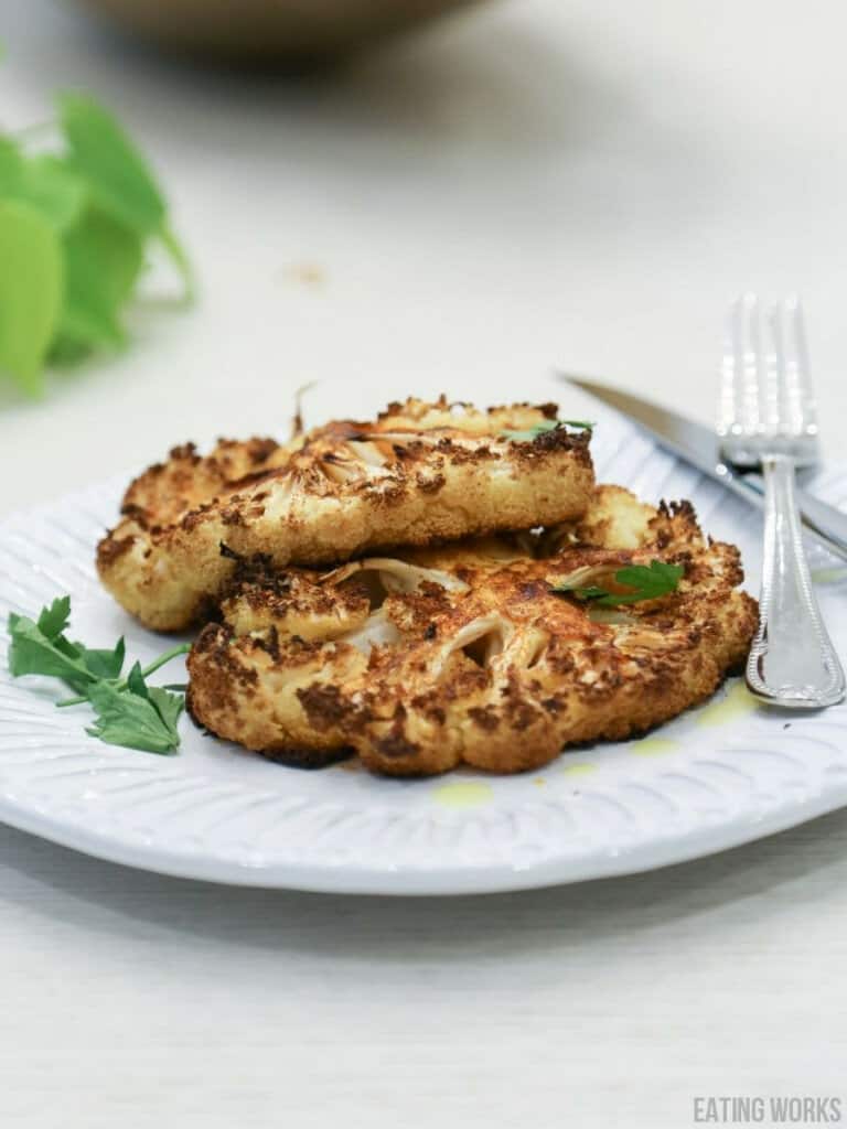 air fryer cauliflower steak on a plate