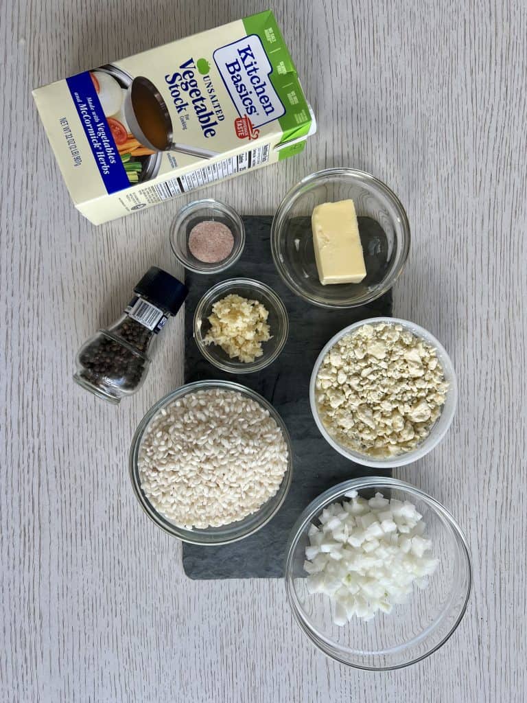 ingredients for risotto gorgonzola vegetable stock butter salt pepper garlic onions gorgonzola cheese arborio rice 