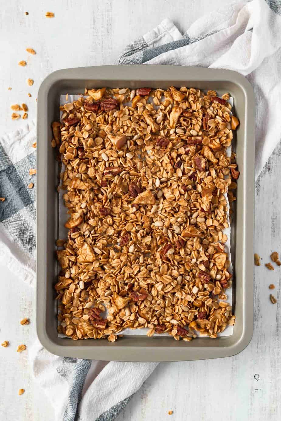 A fun twist on classic granola by adding apples and apple pie spice! A healthy breakfast while enjoying the comforting flavors of apple pie! #applepiegranola #cinnamonapplegranola #applegranola #homemadegranola #healthygranola