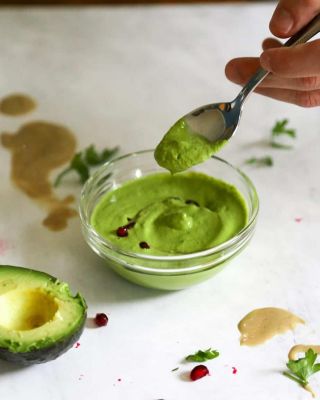 Creamy Zesty and Bright! This simple sauce takes only a few minutes to whip up and goes with everything🌱❤️🌱
.
.
You can find the recipe on our website! https://www.eatingworks.com/spicy-green-tahini-sauce-vegan-gluten-free/#recipe
.
.
#green #tahini #sauce #tahinisauce #spicysauce #dipsandsauces #sauces #veganrecipes #rawveganrecipes #glutenfreerecipes #glutenfreelife #glutenfreeliving #glutenfreelifestyle #eatingworks #eatingworksfl #healthyfood4happybodies