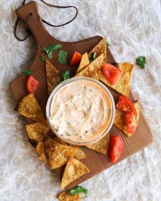 This harissa yogurt sauce is going to be your new favorite dip recipe! Made with only five ingredients this sauce is done in five minutes and works well with chicken, vegetables, salads, sandwiches and more🌱❤️🌱
.
.
You can find the recipe on our website! https://www.eatingworks.com/harissa-yogurt-sauce/#recipe
.
.
#yogurtsauce #harissayogurtsauce #sauces #dips #saucesanddips #glutenfreerecipes #glutenfreelife #glutenfreeliving #glutenfreelifestyle #eatingworks #eatingworksfl #healthyfood4happybodies